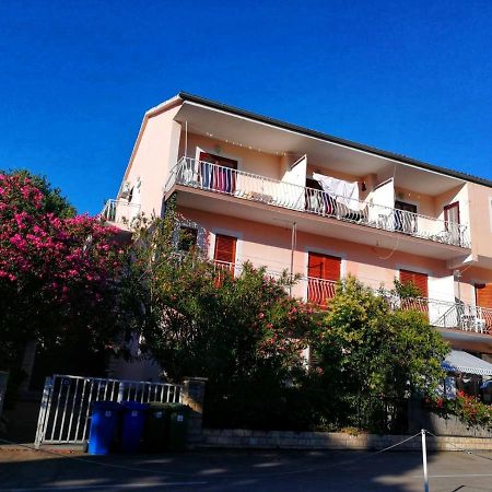 Apartmani Leon Biograd Na Moru Eksteriør bilde