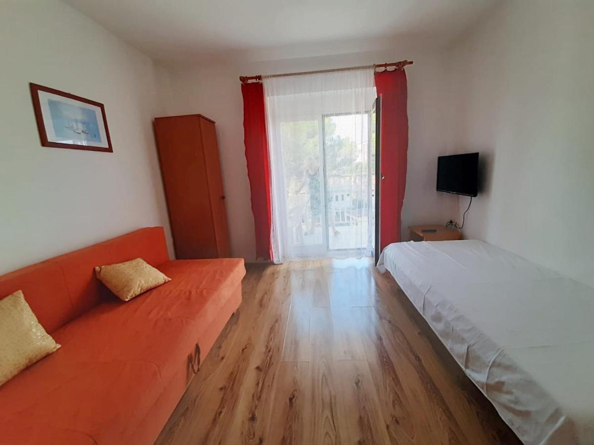 Apartmani Leon Biograd Na Moru Eksteriør bilde
