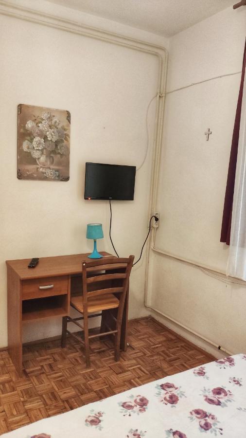 Apartmani Leon Biograd Na Moru Eksteriør bilde