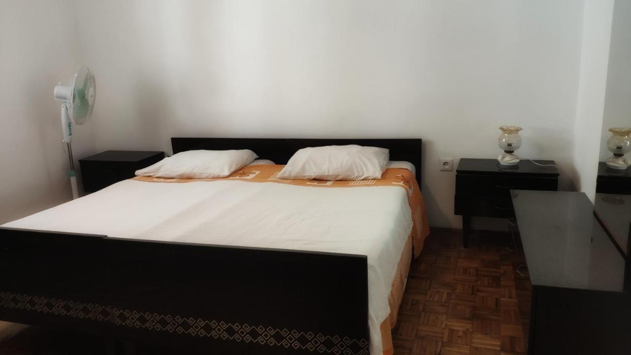 Apartmani Leon Biograd Na Moru Eksteriør bilde