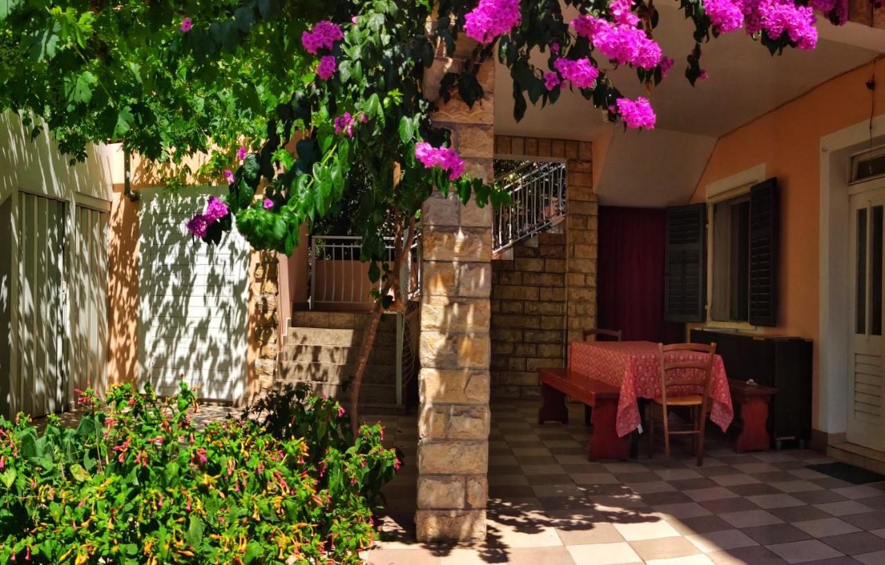 Apartmani Leon Biograd Na Moru Eksteriør bilde