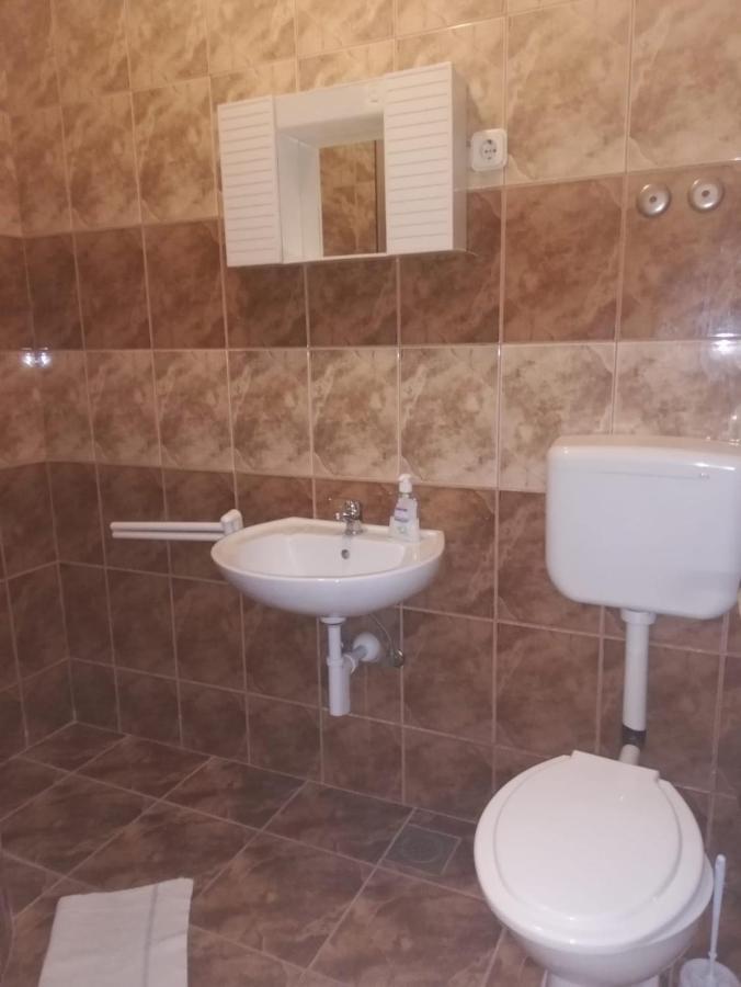 Apartmani Leon Biograd Na Moru Eksteriør bilde